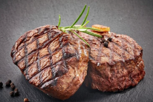 Epicerie locale proposant de la viande de bœuf normand 