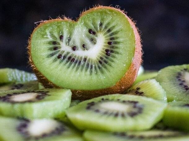 Epicerie locale proposant des kiwis verts bio de France 