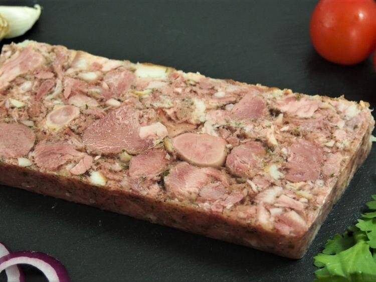 Epicerie locale proposant du pâté de tête persillé local de Normandie