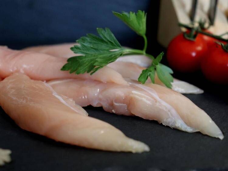 Epicerie locale proposant des aiguillettes de poulet fermier et local de Normandie