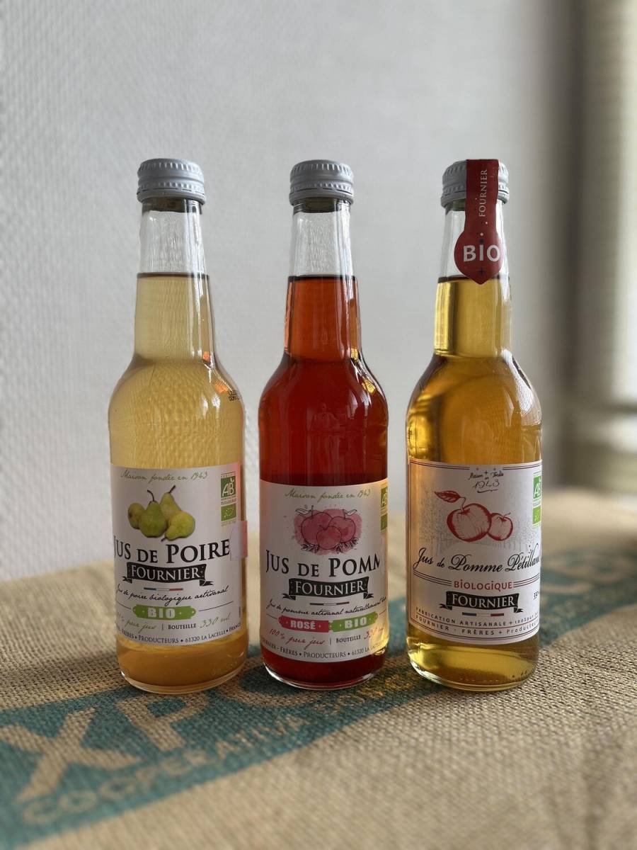 Epicerie locale proposant du jus de pomme et du jus de poire artisanales 